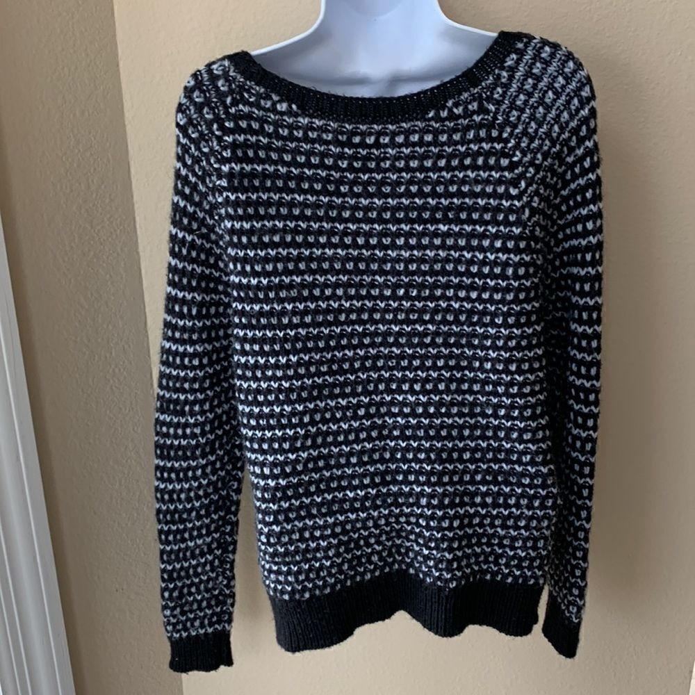 Black Sweater Wool Blend Drop Shoulder American Eagle women's medium - Picture 4 of 9
